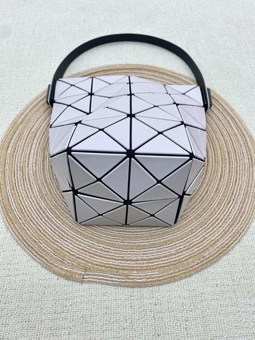 Issey Miyake BagTypeTote geometric design with triangular patterns Grey 01A