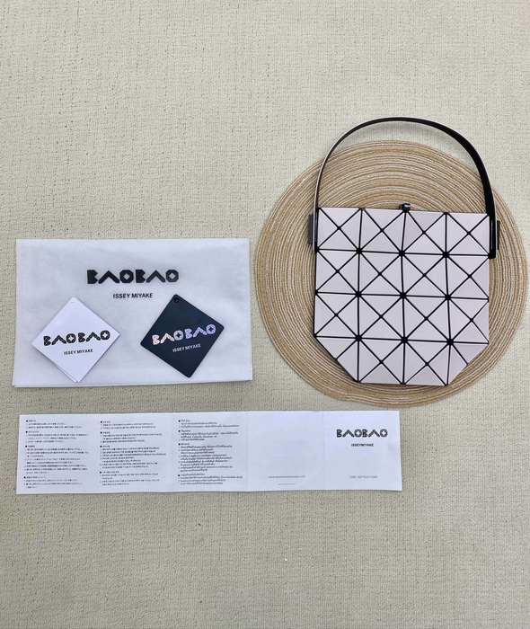 Issey Miyake BagTypeTote geometric design with triangular patterns Grey 01A