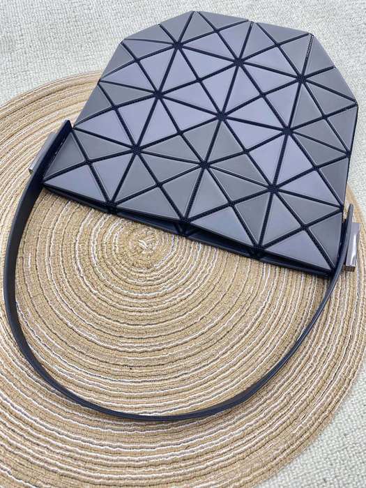 Issey Miyake BagTypeTote geometric design with triangular patterns Grey 01A