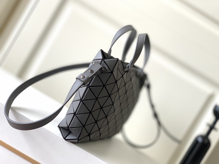 Issey Miyake BagTypeTote geometric pattern tote bag Beige 01A