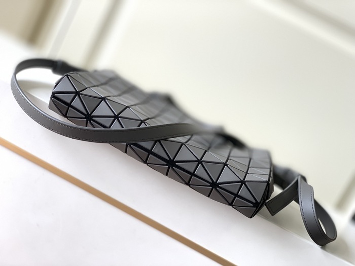 Issey Miyake BagTypeTote geometric pattern tote bag Beige 01A