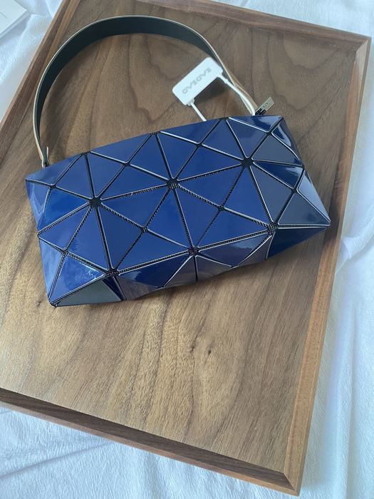 Issey Miyake BagTypeTote geometric shape tote Red 01A