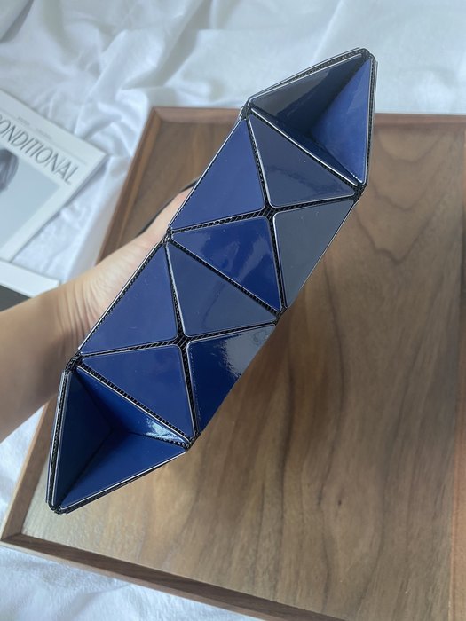 Issey Miyake BagTypeTote geometric shape tote Red 01A