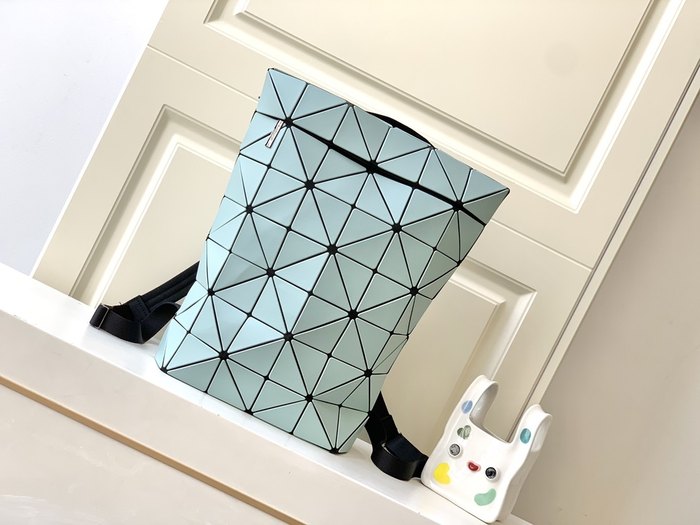 Issey Miyake BagTypeTote lightweight minimalist tote White 01A