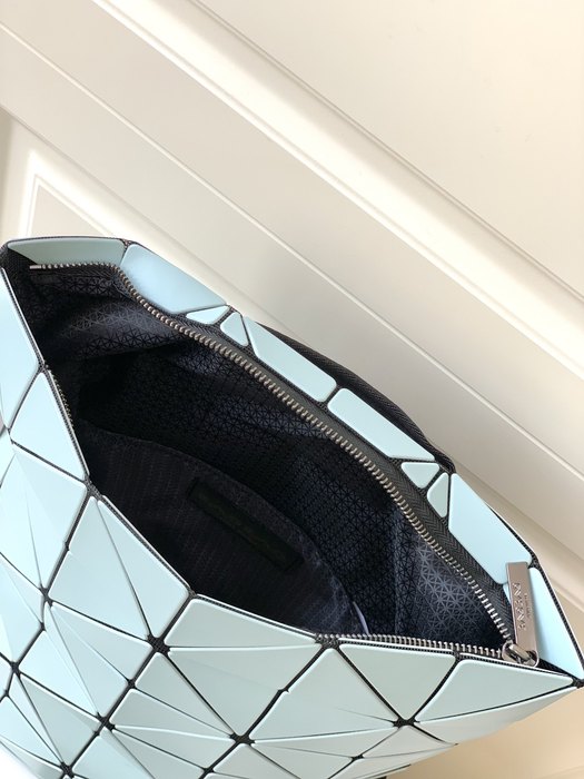 Issey Miyake BagTypeTote lightweight minimalist tote White 01A