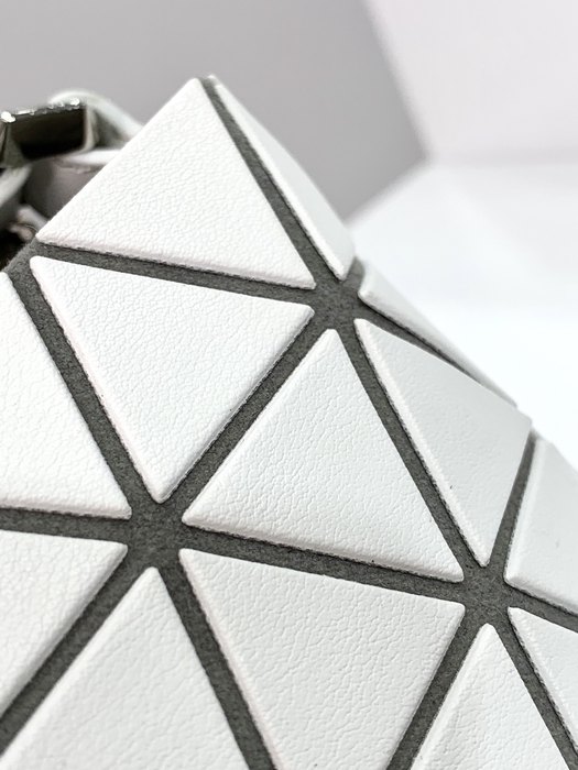 Issey Miyake BagTypeTote minimalist design with geometric pattern Beige 01A