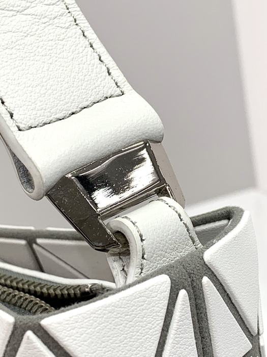 Issey Miyake BagTypeTote minimalist design with geometric pattern Beige 01A