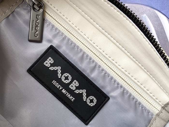 Issey Miyake BagTypeTote quilted design with geometric patterns Grey 01A