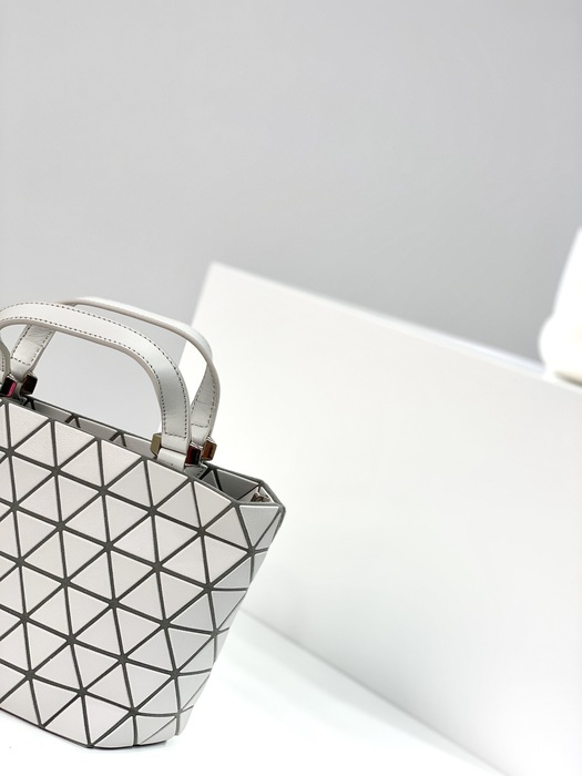 Issey Miyake BagTypeTote small tote with structured design Beige 01A