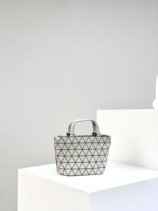 Issey Miyake BagTypeTote small tote with structured design Beige 01A