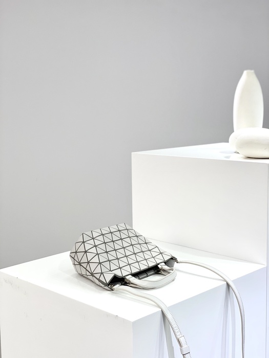 Issey Miyake BagTypeTote small tote with structured design Beige 01A