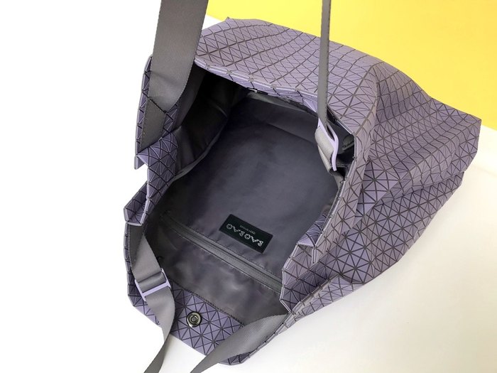 Issey Miyake BagTypeTote spacious tote design Grey 01A