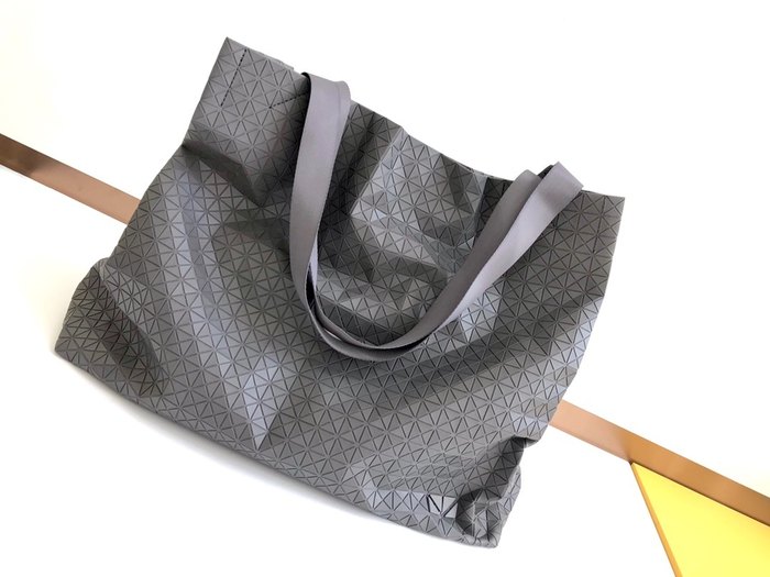 Issey Miyake BagTypeTote spacious tote design Grey 01A