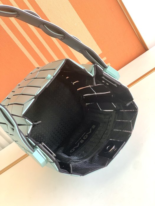 Issey Miyake BagTypeTote structured tote bag Blue 01A