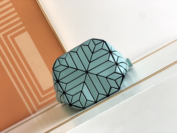 Issey Miyake BagTypeTote structured tote bag Blue 01A