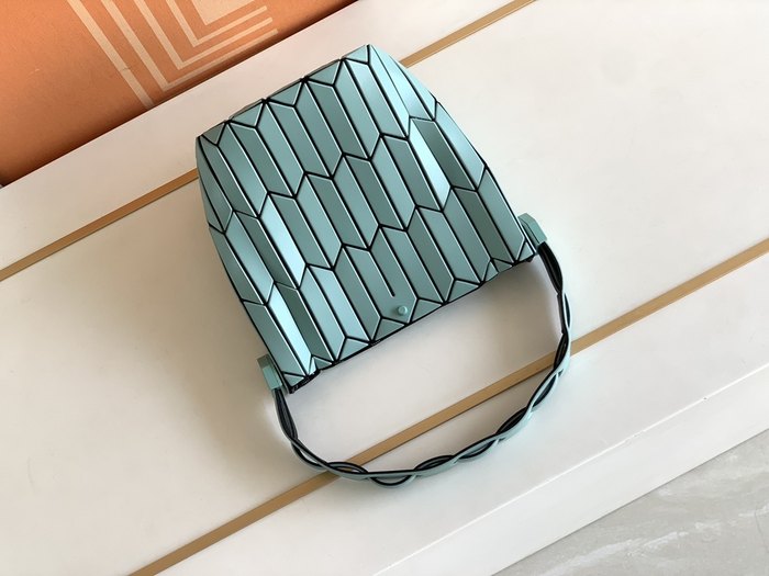 Issey Miyake BagTypeTote structured tote bag Blue 01A