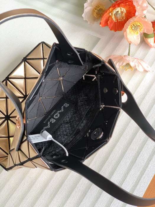 Issey Miyake BagTypeTote stylish and structured tote bag Tan 01A