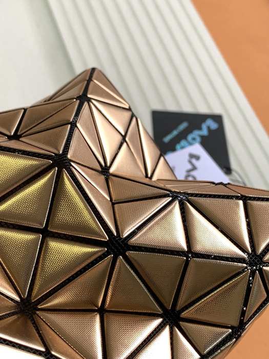 Issey Miyake BagTypeTote stylish and structured tote bag Tan 01A