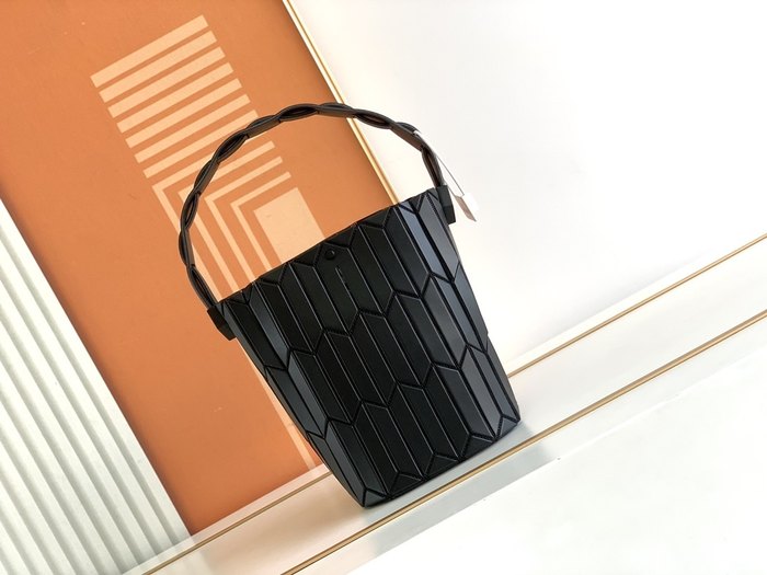 Issey Miyake BagTypeTote stylish geometric design Beige 01A