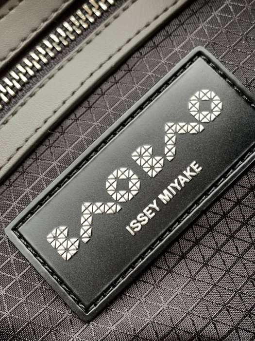 Issey Miyake BagTypeTote stylish geometric design Blue 01A