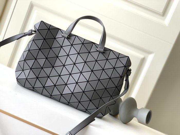 Issey Miyake BagTypeTote stylish geometric pattern Grey 01A