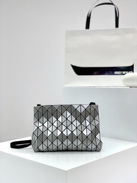 Issey Miyake BagTypeTote stylish geometric pattern tote bag Navy 01A