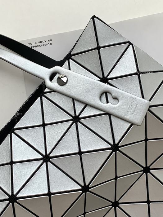 Issey Miyake BagTypeTote with geometric pattern features Blue 01A