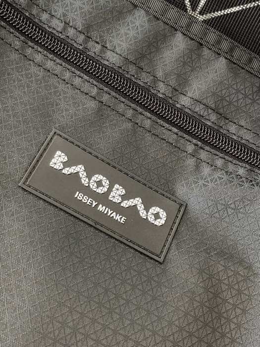 Issey Miyake BagTypeTote with geometric pattern features Blue 01A