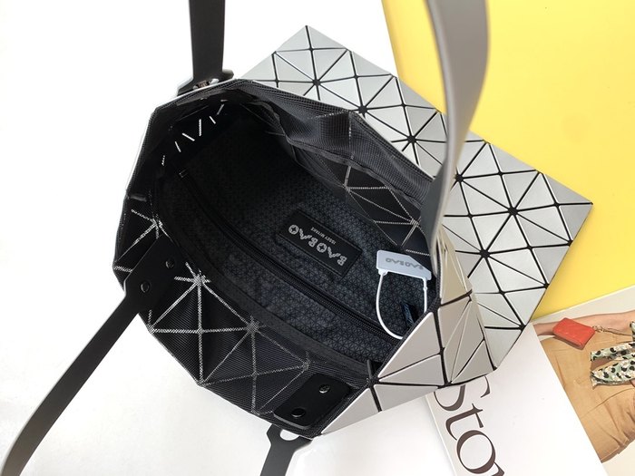 Issey Miyake BagTypeTote with geometric pattern features Blue 01A