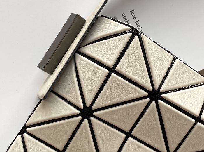 Issey Miyake BagTypeTote with geometric patterns Beige 01A