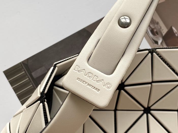 Issey Miyake BagTypeTote with geometric patterns Beige 01A