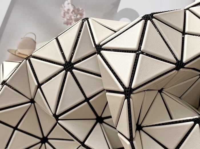 Issey Miyake BagTypeTote with geometric patterns Beige 01A