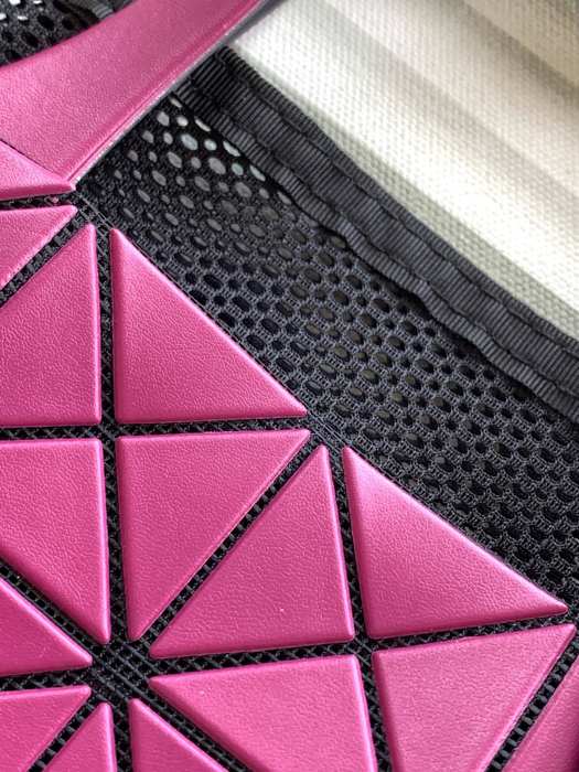 Issey Miyake BagTypeTote with unique geometric pattern traits Black 01A