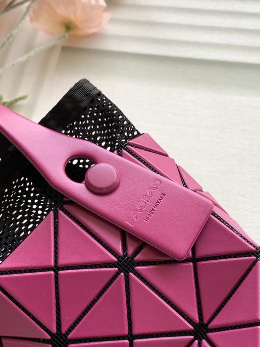 Issey Miyake BagTypeTote with unique geometric pattern traits Black 01A