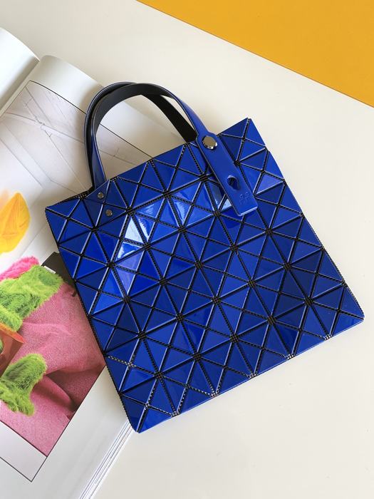 Issey Miyake Tote Bag with geometric design Red 01A