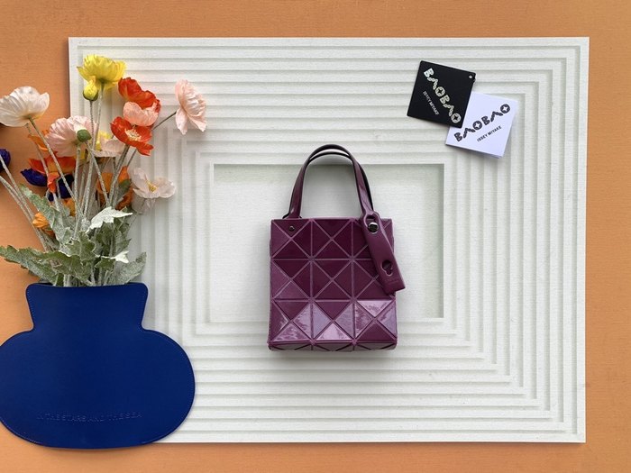 Issey Miyake Tote Bag with geometric features Burgundy 01A