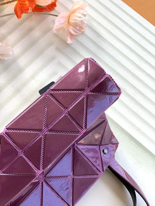 Issey Miyake Tote Bag with geometric features Burgundy 01A