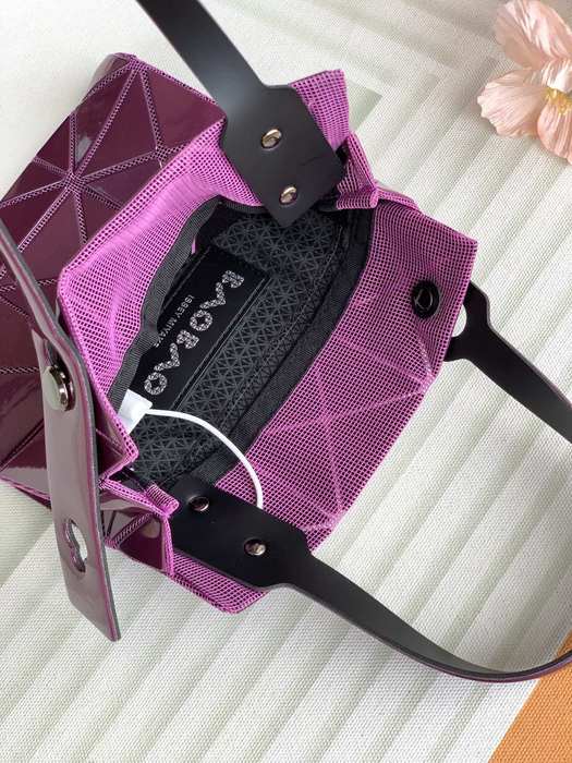 Issey Miyake Tote Bag with geometric features Burgundy 01A