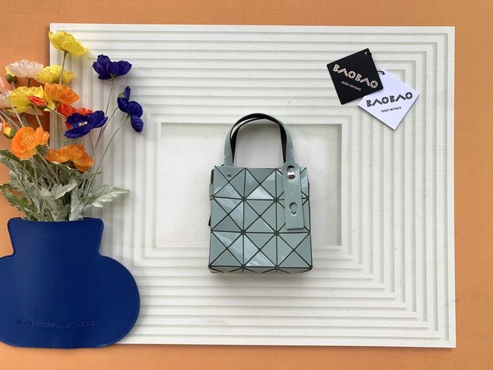 Issey Miyake Tote Bag with geometric features Burgundy 01A