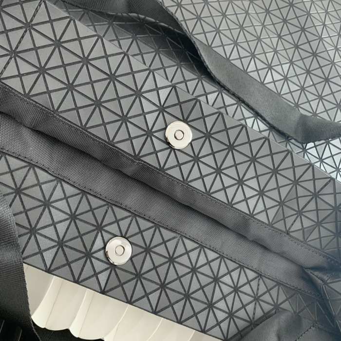 Issey Miyake Tote Bag with modern design and spacious interior Black 01A