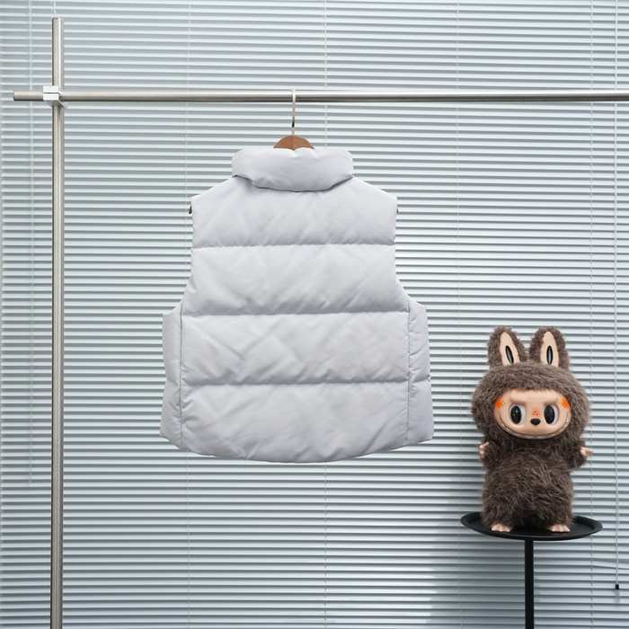 Yupoo Canada Goose baseball black white logo Canada Goose down jacket beanie navy pompom White 001