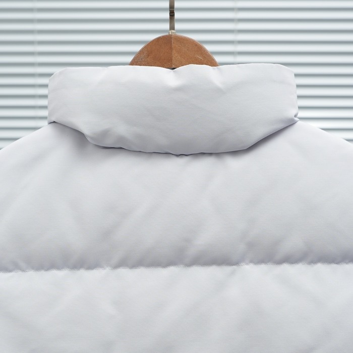 Yupoo Canada Goose baseball black white logo Canada Goose down jacket beanie navy pompom White 001