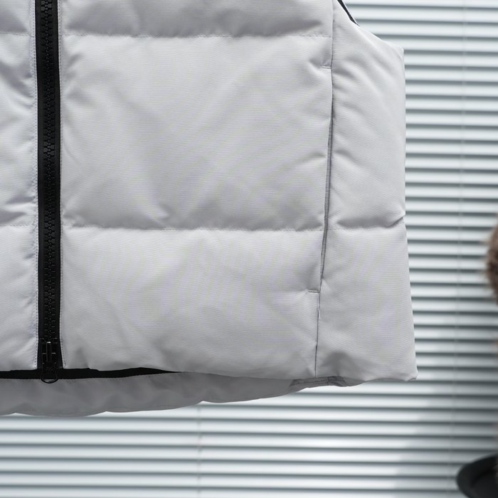 Yupoo Canada Goose baseball black white logo Canada Goose down jacket beanie navy pompom White 001