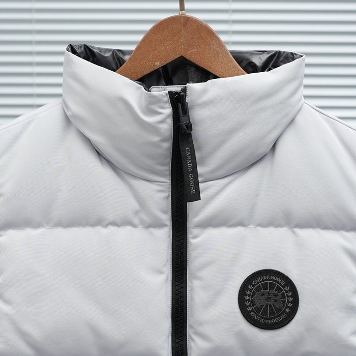 Yupoo Canada Goose baseball black white logo Canada Goose down jacket beanie navy pompom White 001