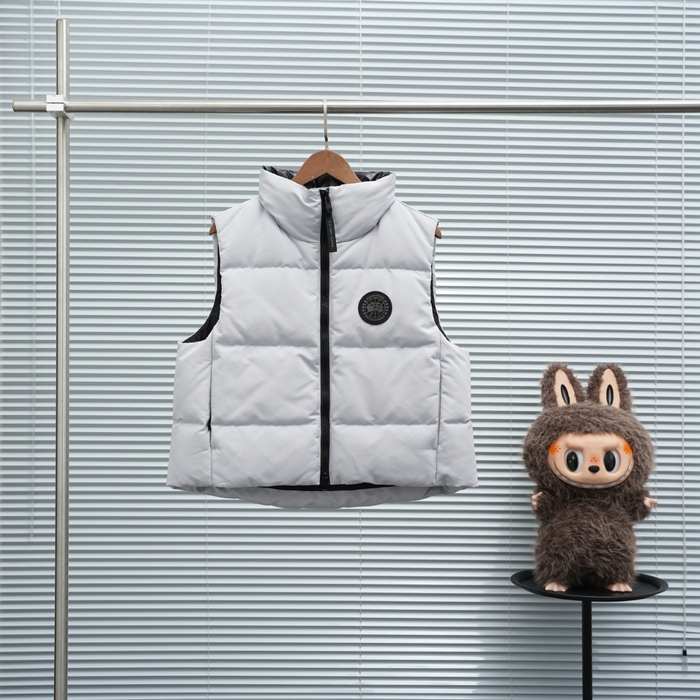 Yupoo Canada Goose baseball black white logo Canada Goose down jacket beanie navy pompom White 001