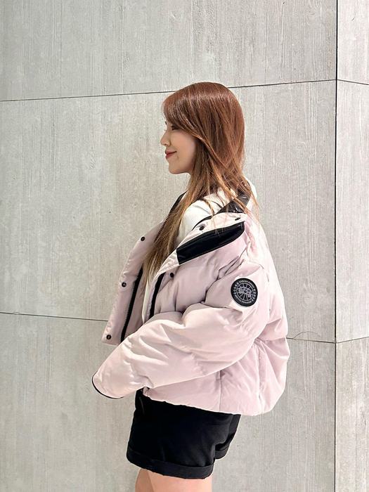 Yupoo Canada Goose baseball cap black strap Canada Goose down jacket baseball white black logo Beige