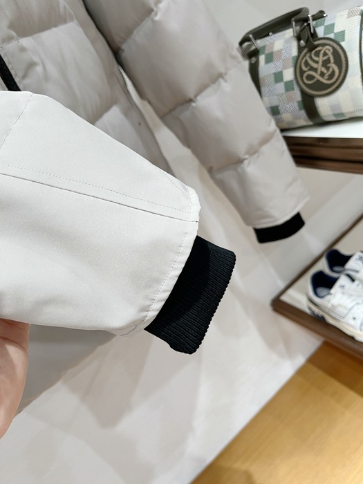 Yupoo Canada Goose bucket black plain Canada Goose down jacket bucket black plain Beige 014