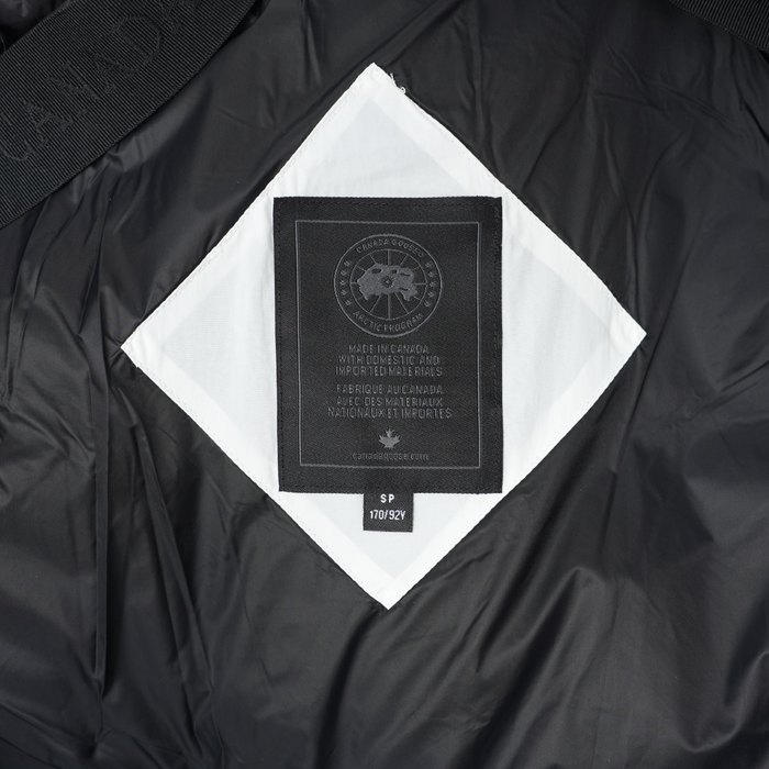 Yupoo Canada Goose bucket white black patch Canada Goose down jacket knit brown pompom beanie White