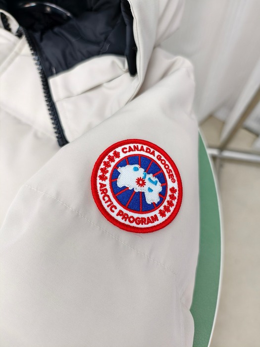 Yupoo Canada Goose hooded white puffer jacket Canada Goose down jacket puffer white patch hood Beige 012