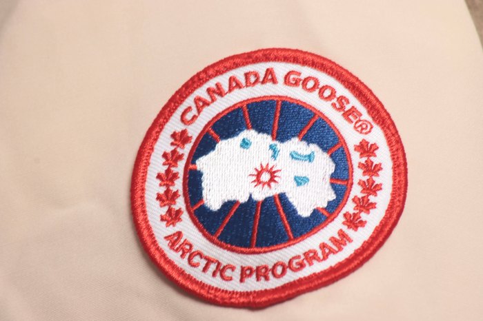 Yupoo Canada Goose puffer beige fur hood Canada Goose down jacket puffer beige fur hood Beige 003